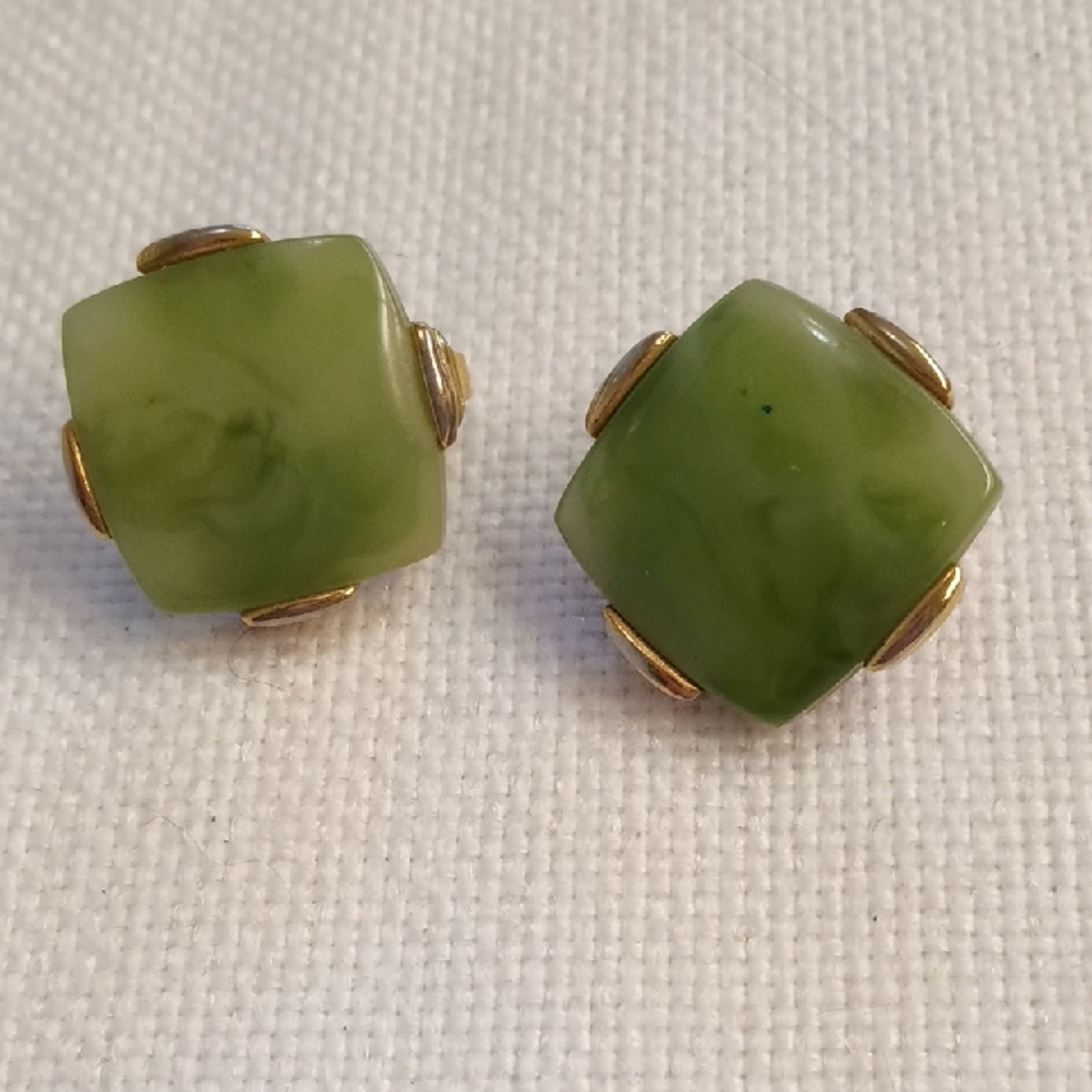 Alice Caviness Green Jade-like Stone Set In Gold Tone Clip Earrings